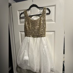 camille la vie size 3/4 white with gold dress never been worn
